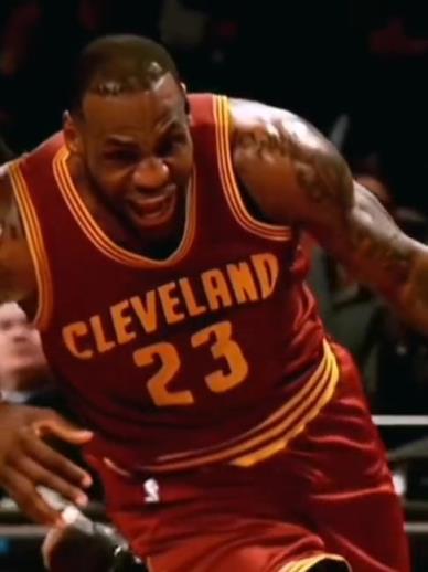 老詹這恐怖的大體格，完美詮釋什么叫“人型坦克”！